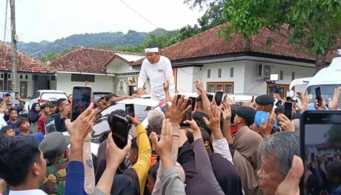 Ciamis Membiru! Lautan Manusia Sambut KDM di Pamarican, 170 Korban Banjir Terima Bantuan Rp5 Juta