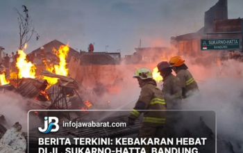 BREAKING NEWS: Kebakaran Hebat Hanguskan Deretan Toko di Jalur Protokol Soekarno-Hatta Bandung Dini Hari Tadi